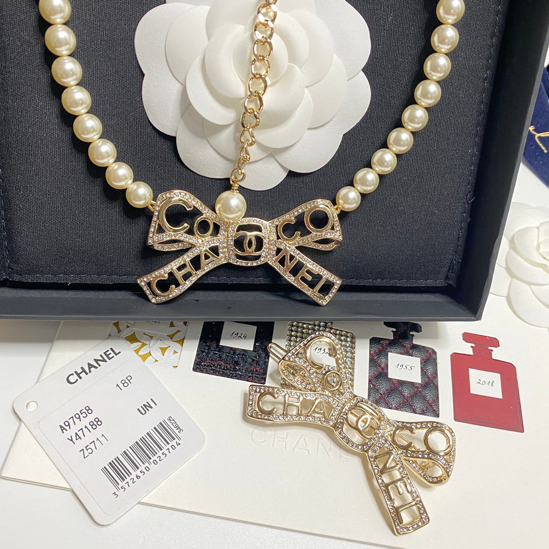 2025 Fashion CC pearl bow necklace
