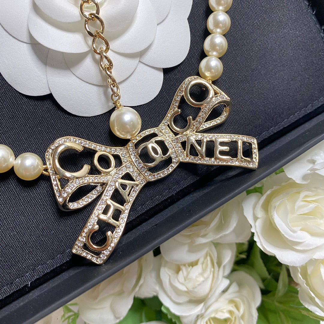 2025 Fashion CC pearl bow necklace
