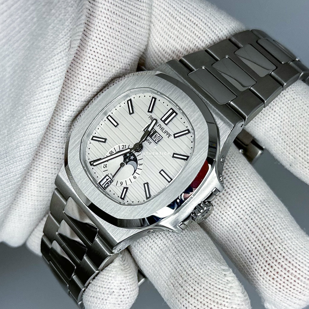 CLASSIC Nautilus Annual Calendar Stainless Steel White Dial 5726/1A-010