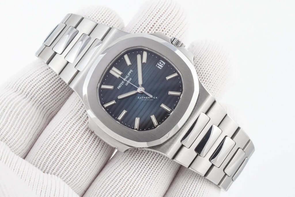 CLASSIC NAUTILUS STAINLESS STEEL BLUE DIAL 5711/1A-010