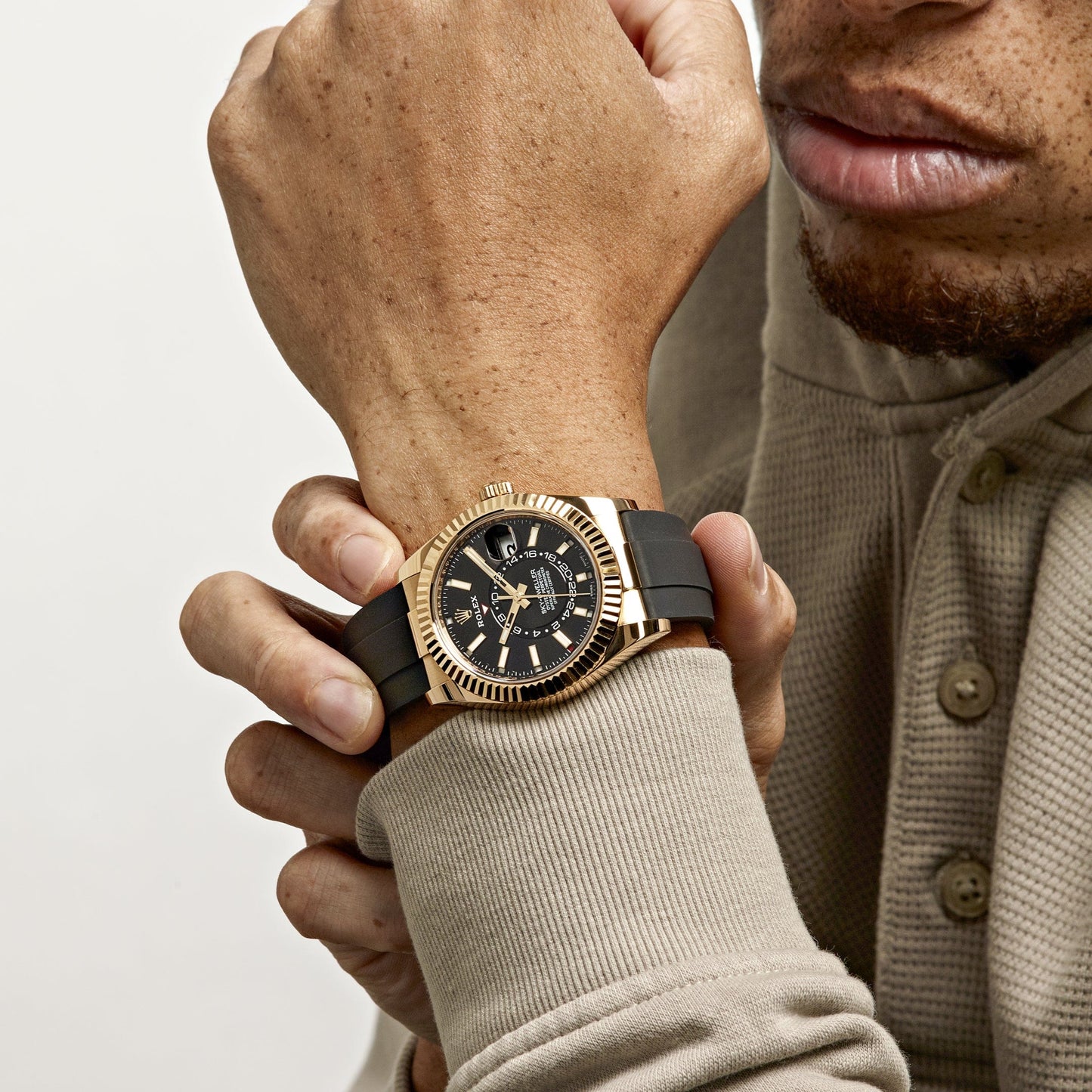 2025 Watch Sky-Dweller 326238 Yellow Gold Bright Black Dial (2021)