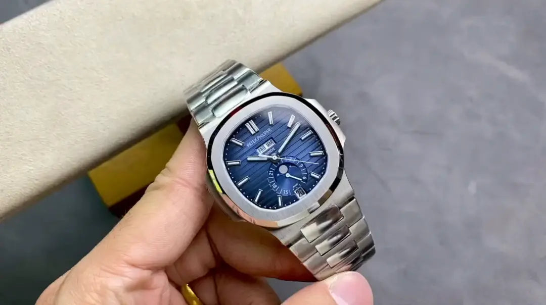 CLASSIC Nautilus 5726 1A 001 40.5mm Stainless Steel Blue Dial Watch