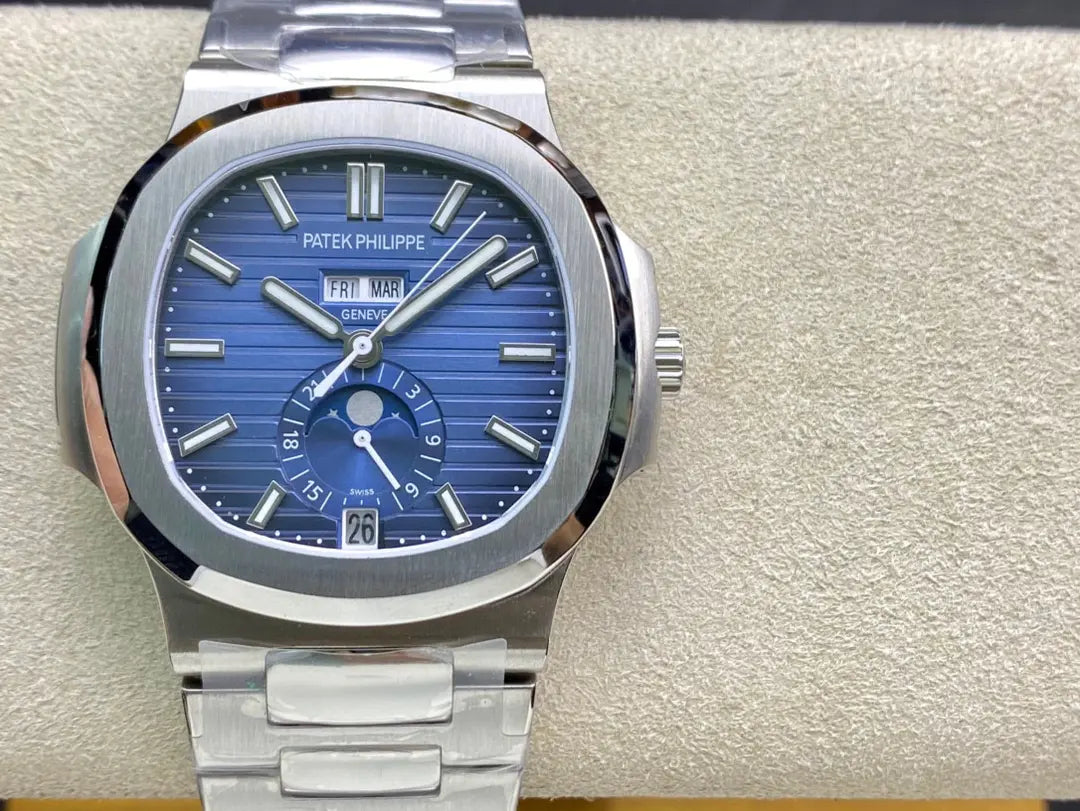 CLASSIC Nautilus 5726 1A 001 40.5mm Stainless Steel Blue Dial Watch