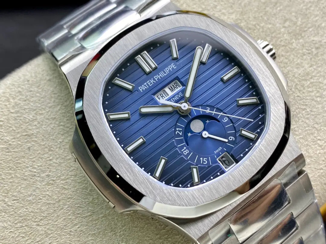 CLASSIC Nautilus 5726 1A 001 40.5mm Stainless Steel Blue Dial Watch