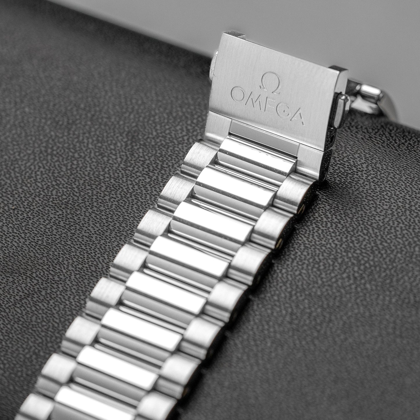 Seamaster 220.10.38.20.12.001
