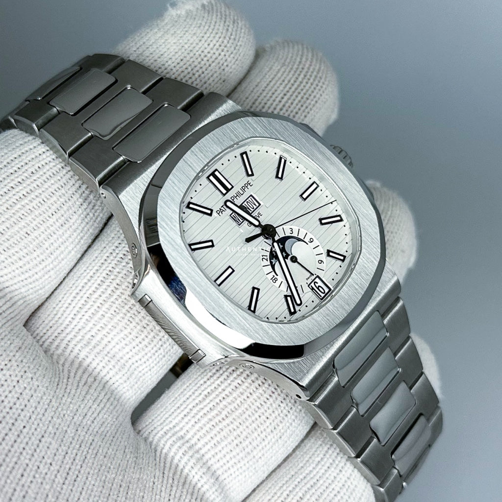 CLASSIC Nautilus Annual Calendar Stainless Steel White Dial 5726/1A-010
