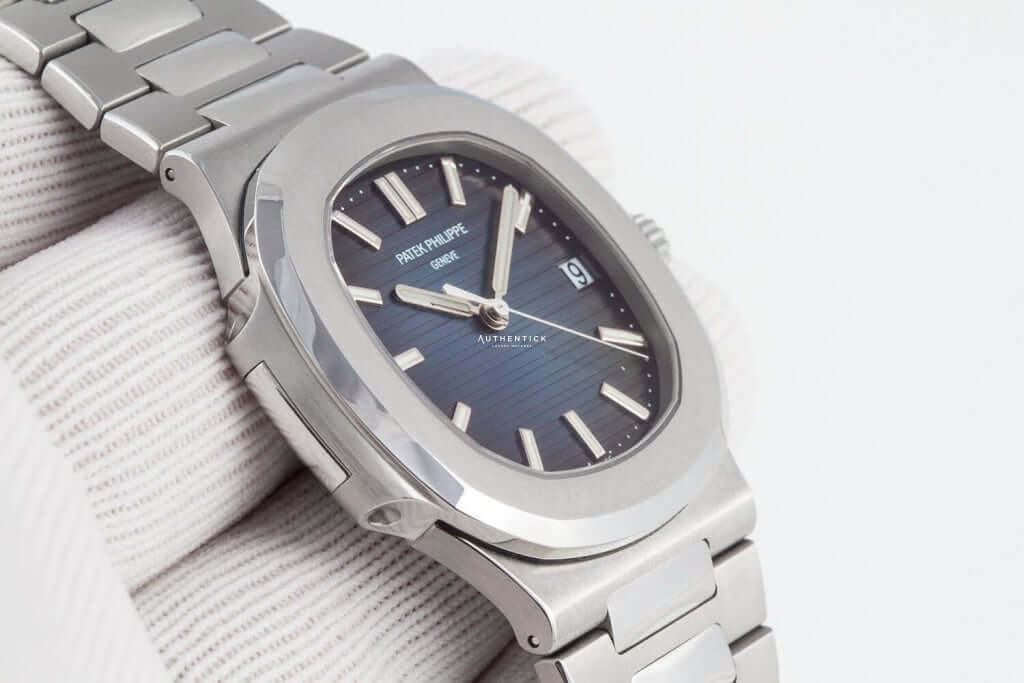 CLASSIC NAUTILUS STAINLESS STEEL BLUE DIAL 5711/1A-010