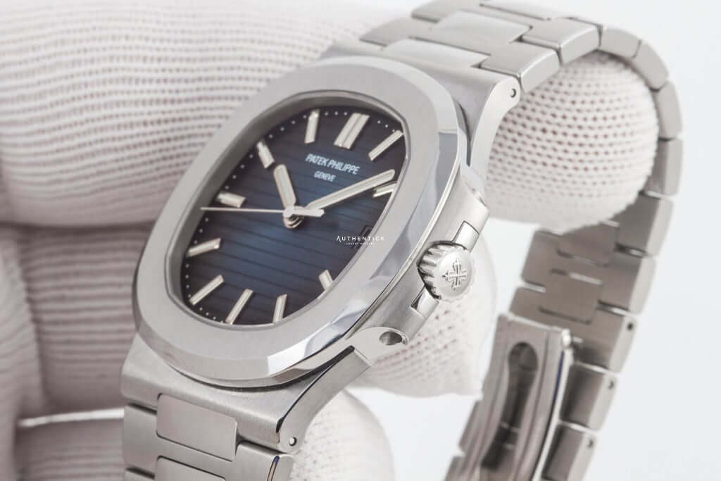 CLASSIC NAUTILUS STAINLESS STEEL BLUE DIAL 5711/1A-010